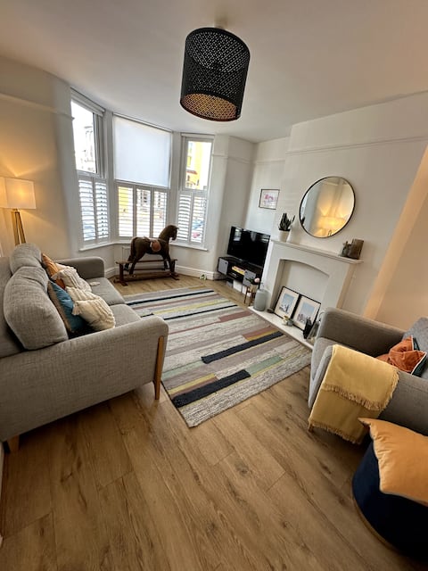 Popular Airbnb listing: Cosy Victorian 2 bed - Nr Penny Lane with parking in Wavertree