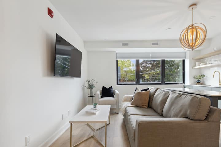 Downtown Collingwood Design Condo For 4 - Collingwood