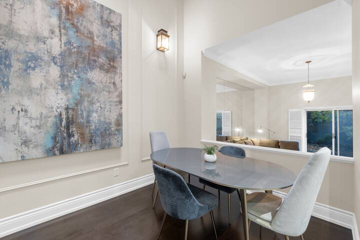 Upscale 4BR – 3 min walk to Subway – Downtown gallery image 2