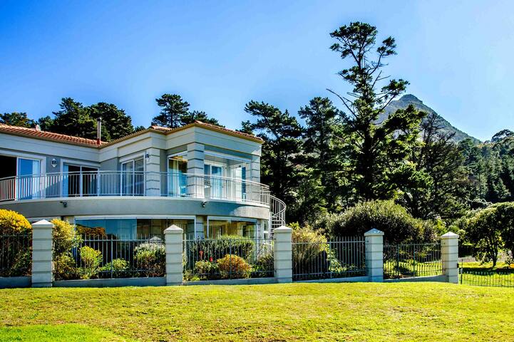 Modern 3 bed in Secure Complex gallery image 2