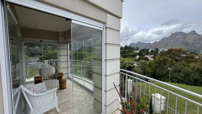 Modern 3 bed in Secure Complex gallery image 4