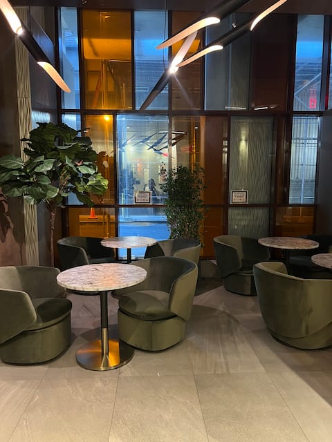Popular Airbnb listing: 3 Bedroom 2 Bath Superior in Financial District Battery Park City