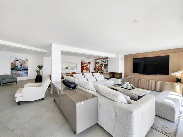 Llandudno Beach Views Villa gallery image 3