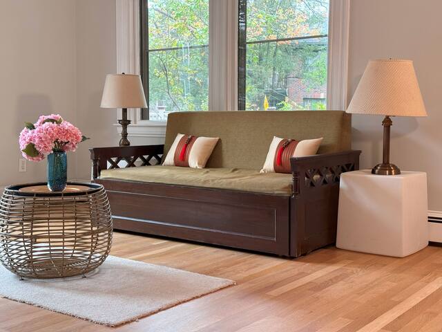 Harvard Sq 3BR House w/ parking gallery image 3