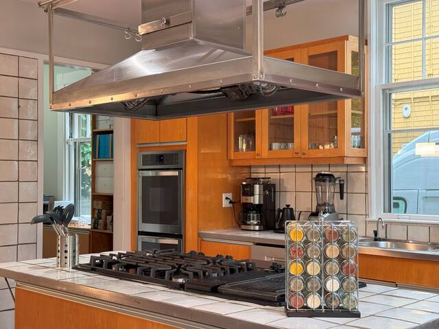 Harvard Sq 3BR House w/ parking gallery image 5