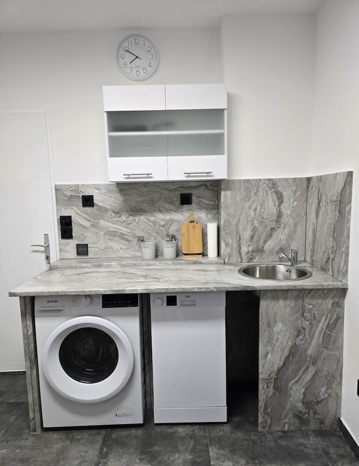 Modern, Kokett Und Preiswert! - Leoben