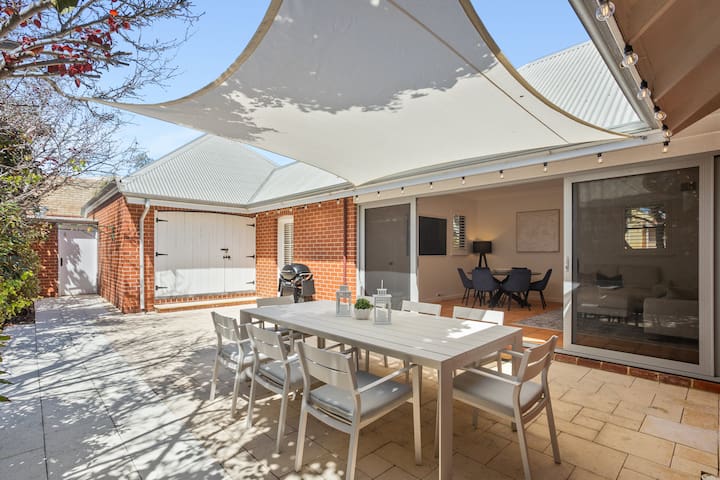 NEW Short Walk 2Beach+Starlink+lots of parking!