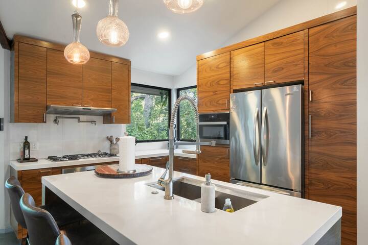 Cozy Oasis in Oakley with Basketball court, pool gallery image 5