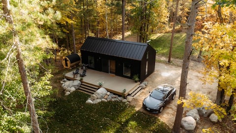 Modern Cabin with Cedar Barrel Sauna