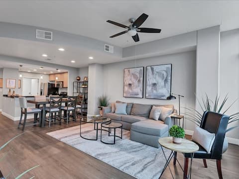 Popular Airbnb listing: Luxury 1260sq ft 2 Bd/2BTH in DT in South Eola