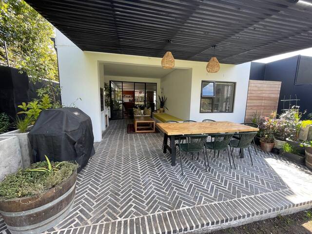 Modern home with pool gallery image 5