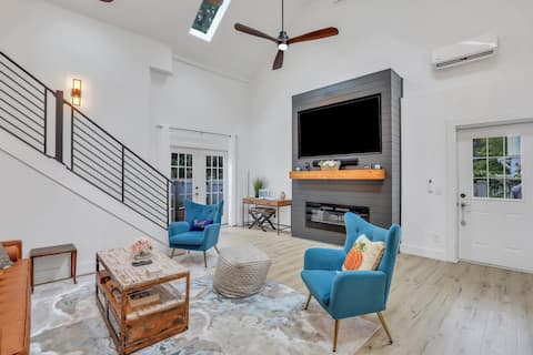 Popular Airbnb listing: Historic | Walk Downtown | Open Concept | Fire-pit in Beaufort