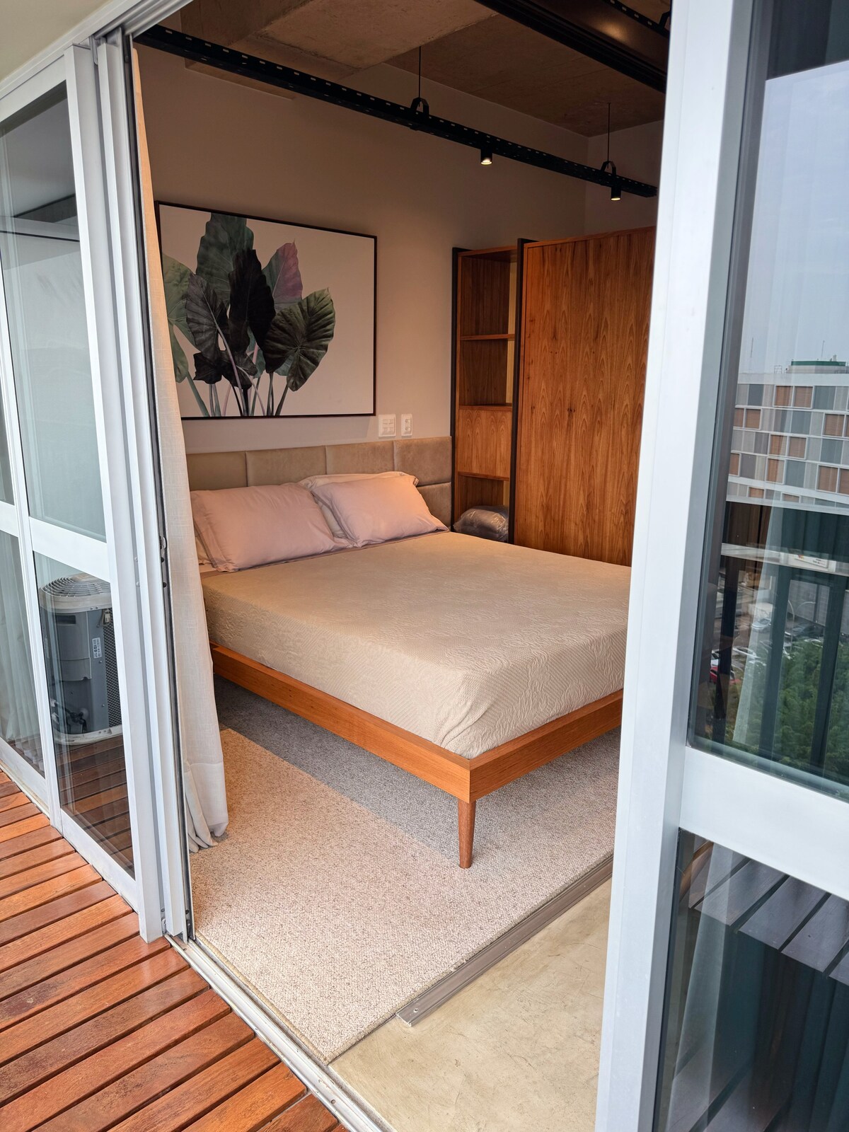 تفاصيل قرطو من شرفة الشقة.