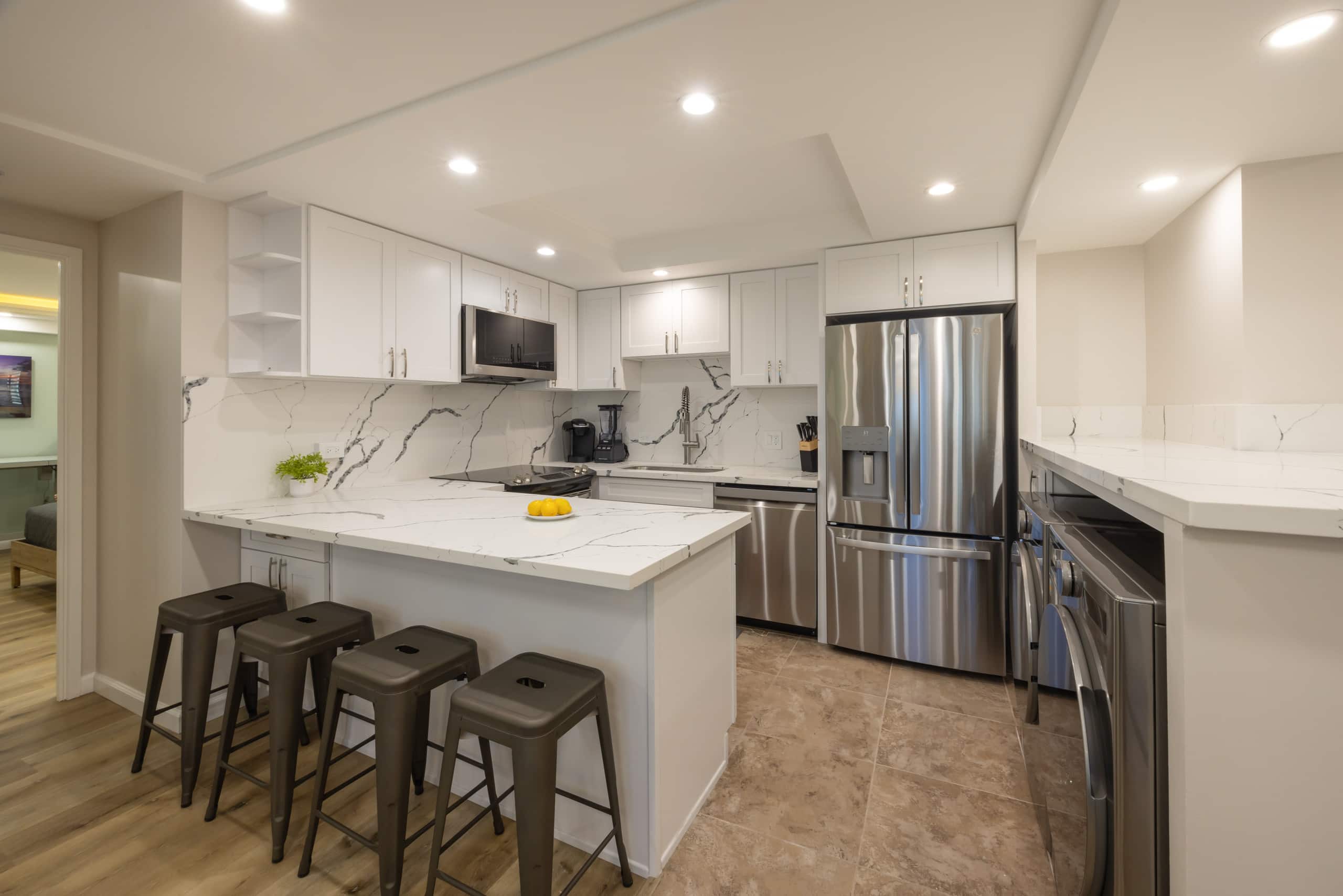 Spacious, so close to beach, washer dryer parking - Image 5