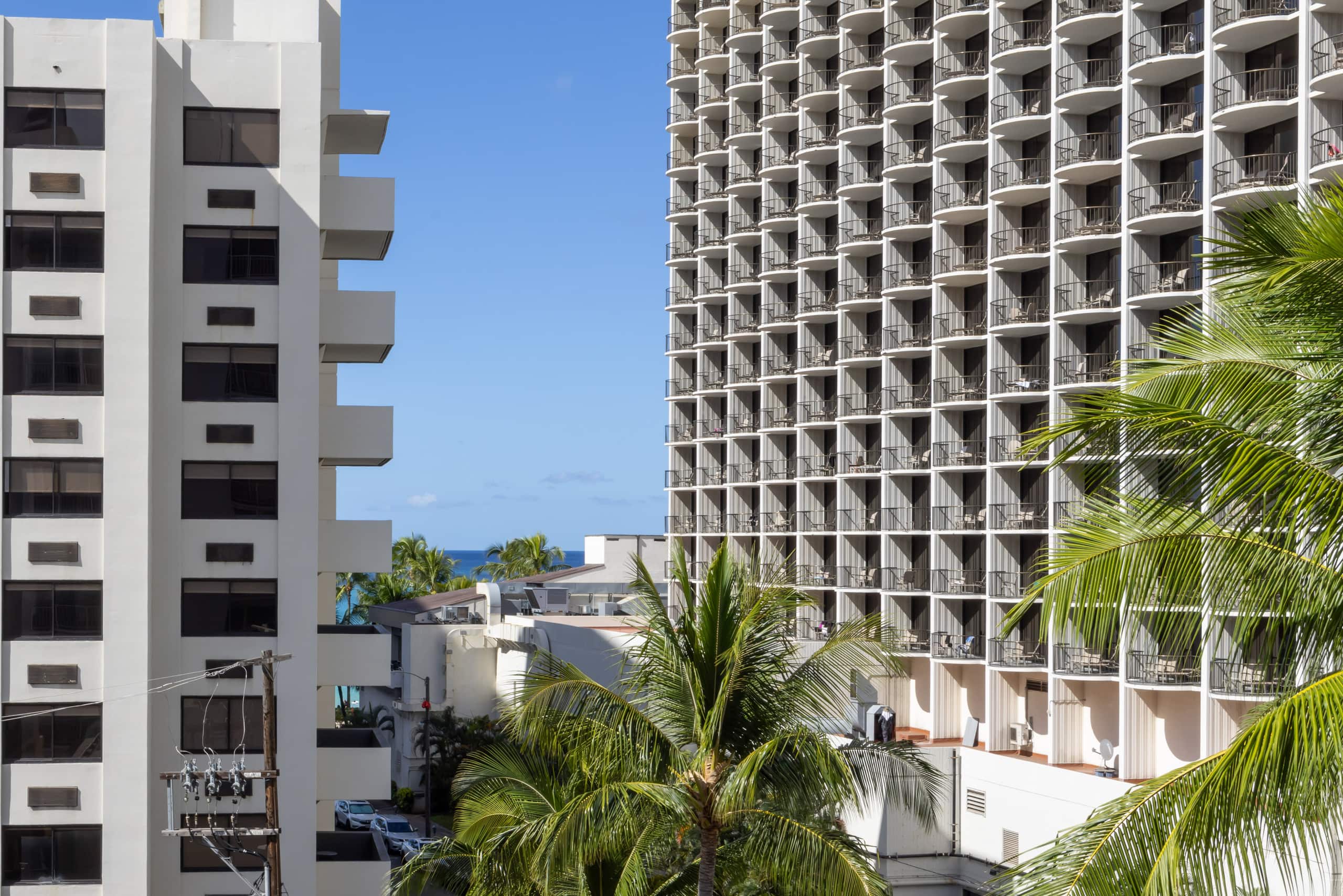 Spacious, so close to beach, washer dryer parking - Image 14