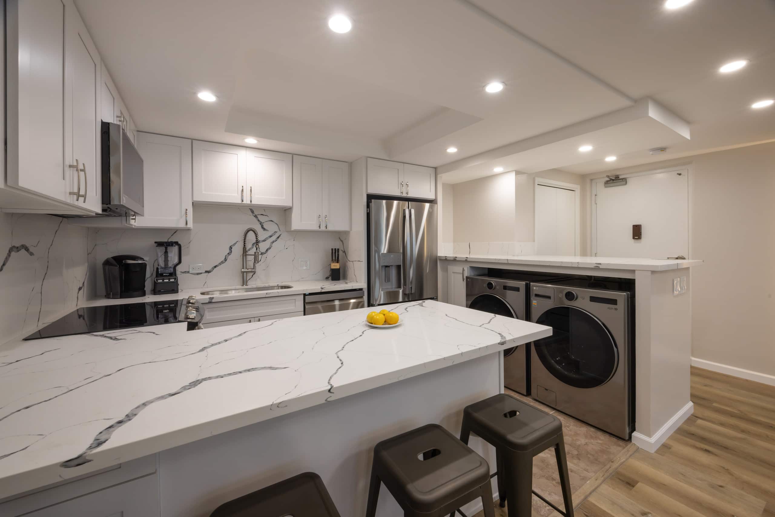 Spacious, so close to beach, washer dryer parking - Image 6