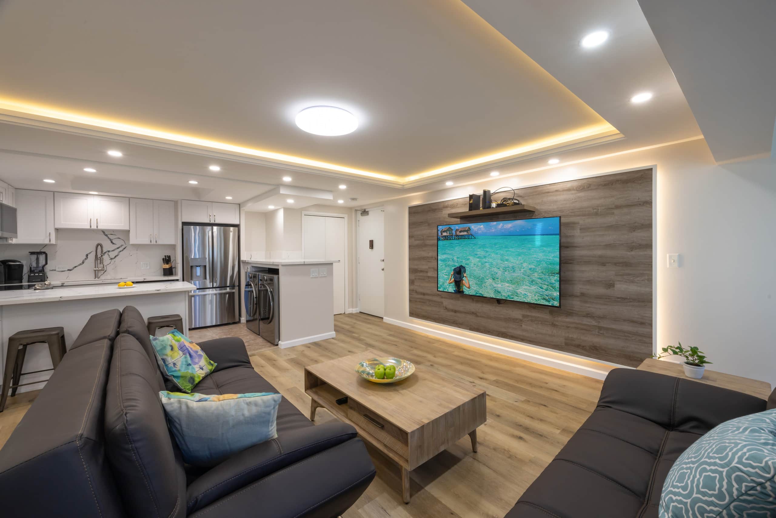 Spacious, so close to beach, washer dryer parking - Image 2