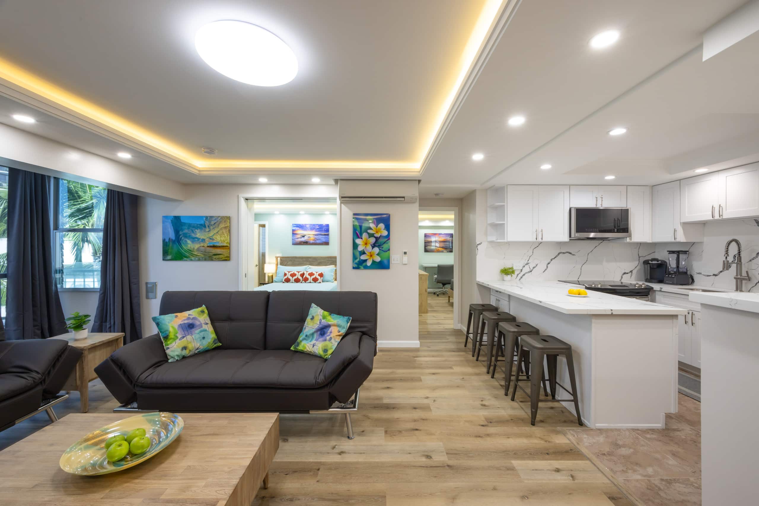 Spacious, so close to beach, washer dryer parking - Image 4