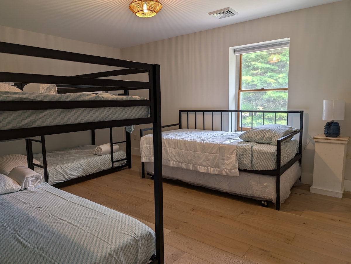 2 bunk beds, 1 twin bed with pullout trundle. The lower mattresses and trundle are plush and comfortable.