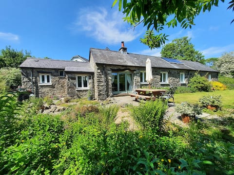 Dog friendly cottage in rural location near coast