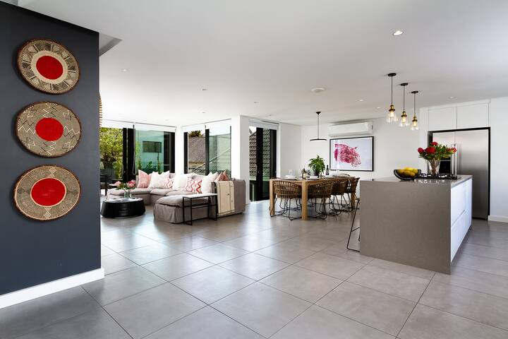 NEW: Camps Bay – Villa Sempre Serena