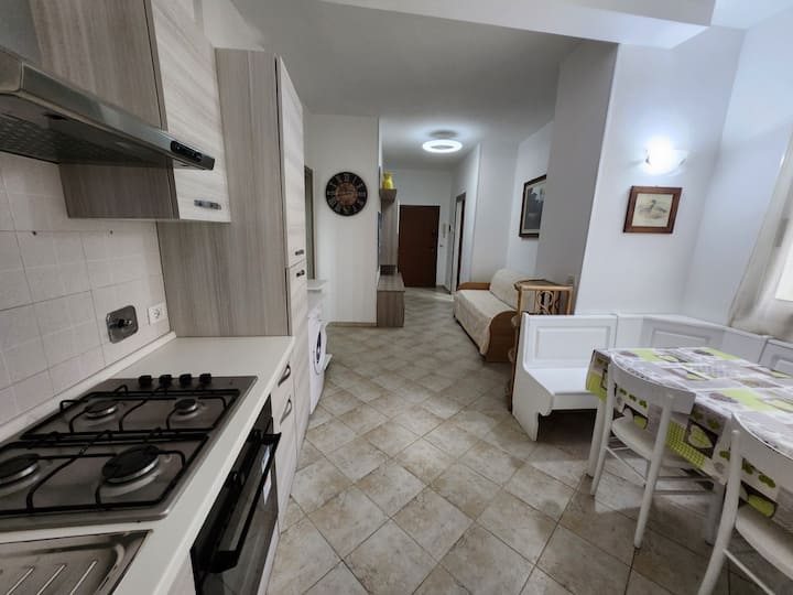 Vico Sant' Erasmo Alassio. - アラッシオ
