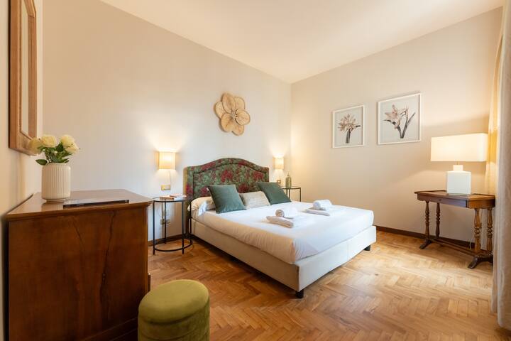 Elegant 3-Bedroom Retreat in Prime Location gallery image 4