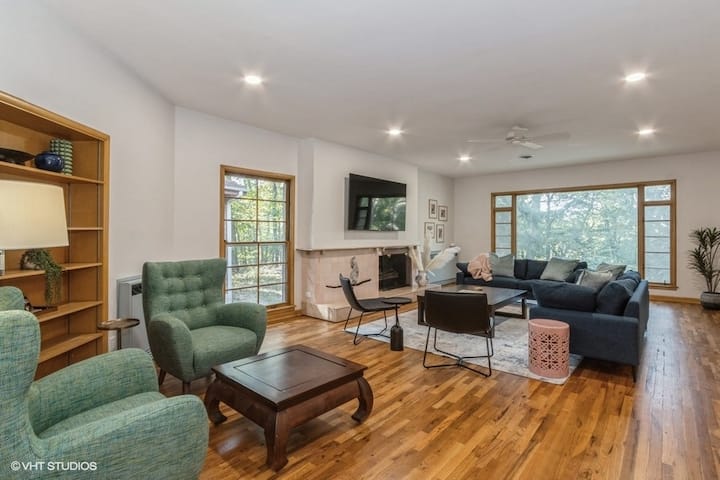 Manville Heights Gem –Near Uihc, Kinnick, Downtown - Iowa City, IA