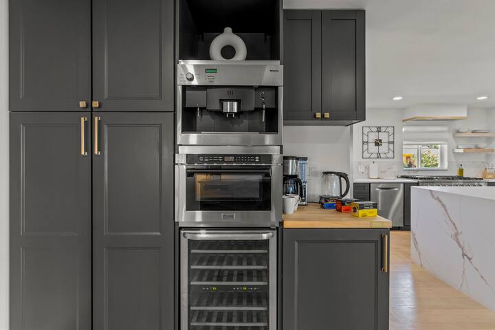 Golf/Heated Pool/Gym/ChefKitchen! 2700sqft Resort! gallery image 5