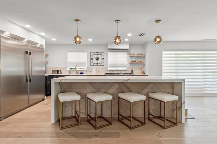 Golf/Heated Pool/Gym/ChefKitchen! 2700sqft Resort! gallery image 2