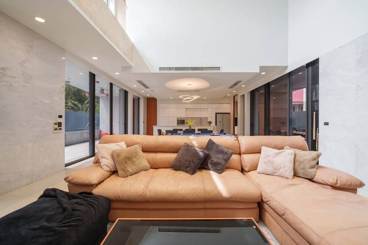 Premium Ekkamai Villa w/ Home Theatre gallery image 2