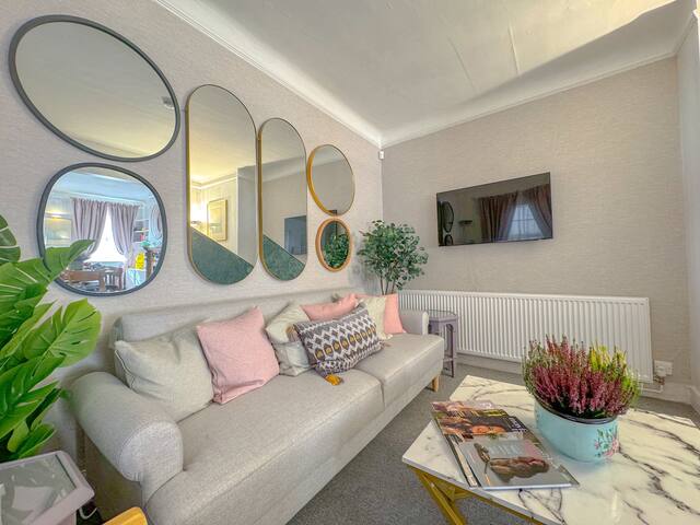 Mayfair Hyde Park-Quiet 2 Bed Ap gallery image 2