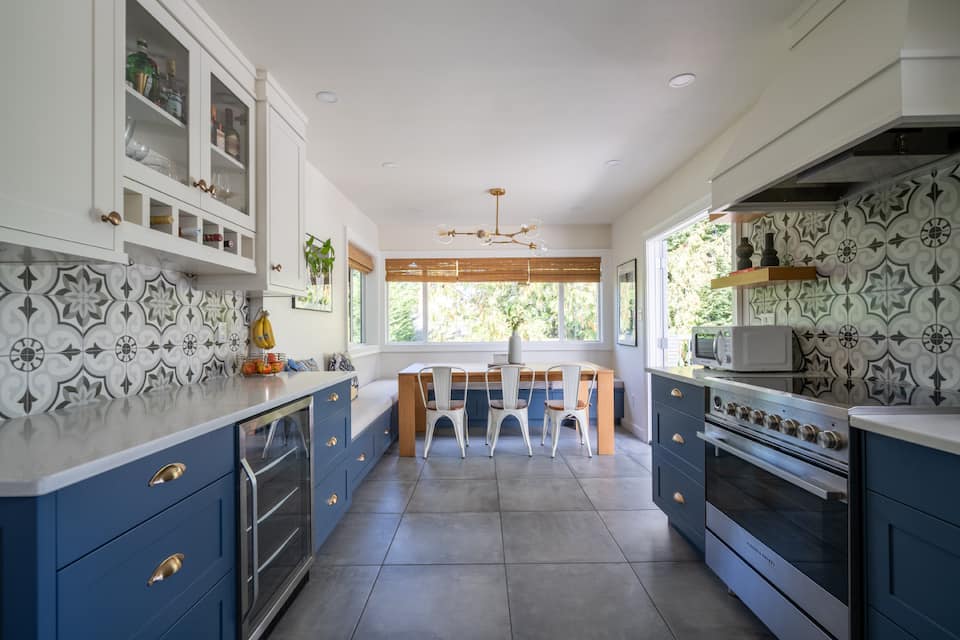 Stunning Family Home With Huge Yard photo 4