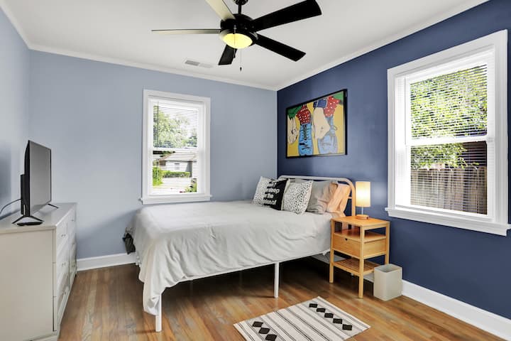 Საძინებელი 1 (საწოლი 152 × 203 სმ)