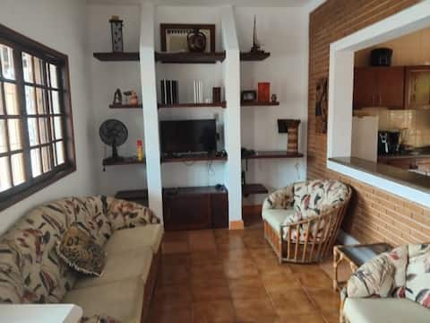 Top performing Airbnb: Complete house with 4 en-suites and swimming pool, 200 meters from the beach. in Caraguatatuba