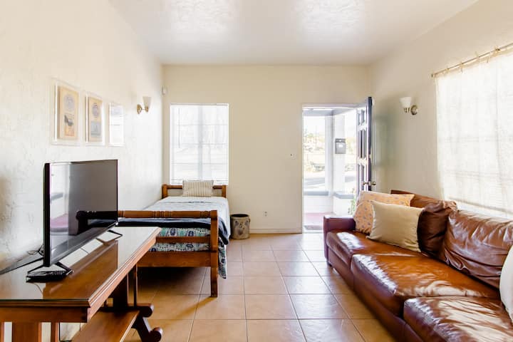 U Of A Vintage Bungalow - Tucson, AZ