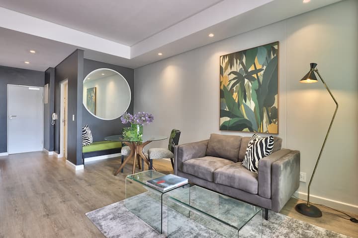 Backup-powered Trendy City Apartment - Cape Town