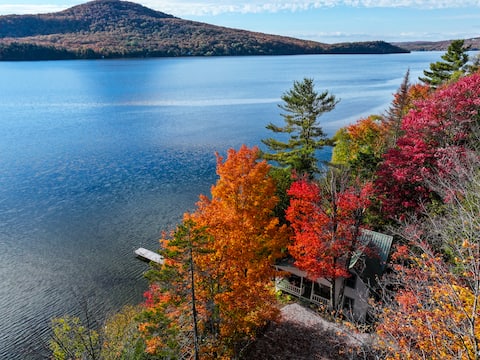 Charming 1-bedroom Waterfront Cottage in Morgan VT