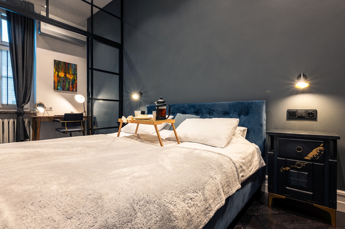 Dormitorio con cama tamaño queen | Reserva ahora con RENTUJEMY.COM