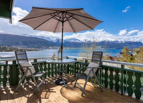 Central and charming older detached house