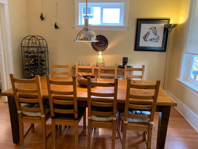 3 BR Spacious Home Near Downtown, BC Place & Food gallery image 3