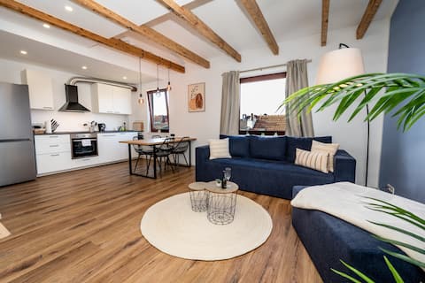 Popular Airbnb listing: Modern duplex apartment in Neustadt