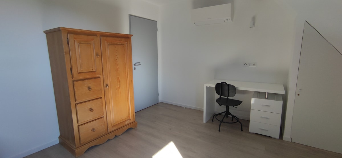 Gite Quetsche
โต๊ะทำงานระยะไกล Wifi + อีเธอร์เน็ต