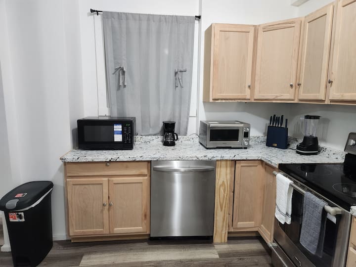 Relax & Recharge: Your Dream Stay In Port Carbon! - Pottsville, PA