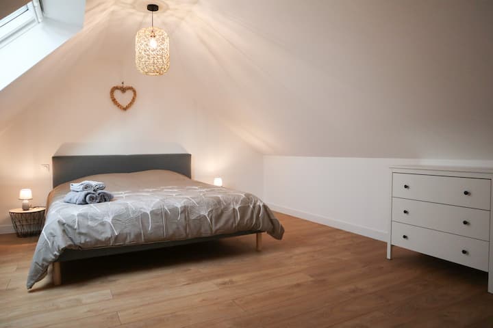 ภาพรวมของห้องนอนแรก