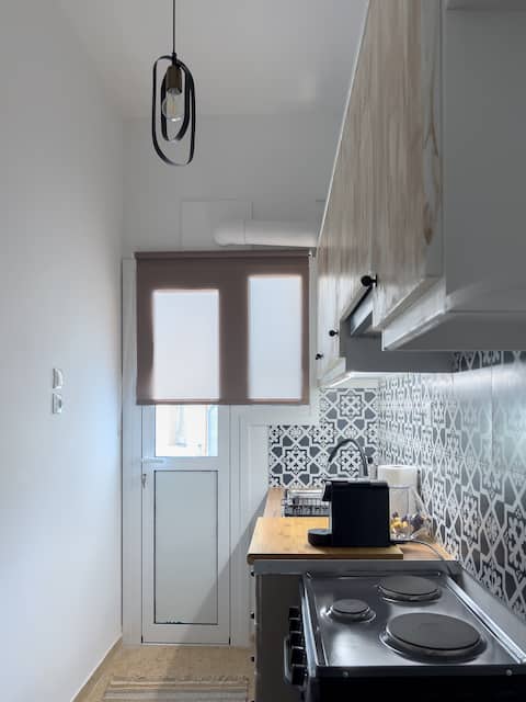 Popular Airbnb listing: Myrto’s Apartment in ΒΑΡΝΑΒΑ