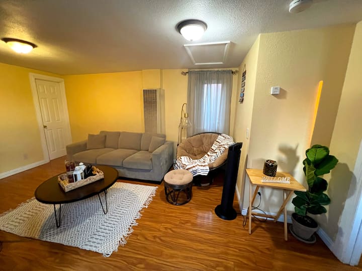 Private Home With Parking In East Los Angeles - Little Tokyo - Los Angeles