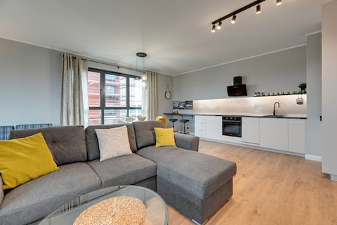 Top performing Airbnb: Bright & Airy Famous Shipyard 2 Bed Apartment in Młyniska