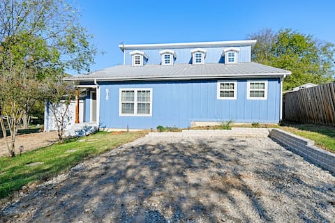 Lakeside Retreat, Hot Tub and Private Fishing Deck