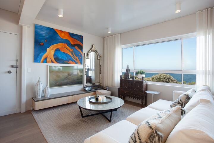 Spectacular Water Front View! gallery image 4